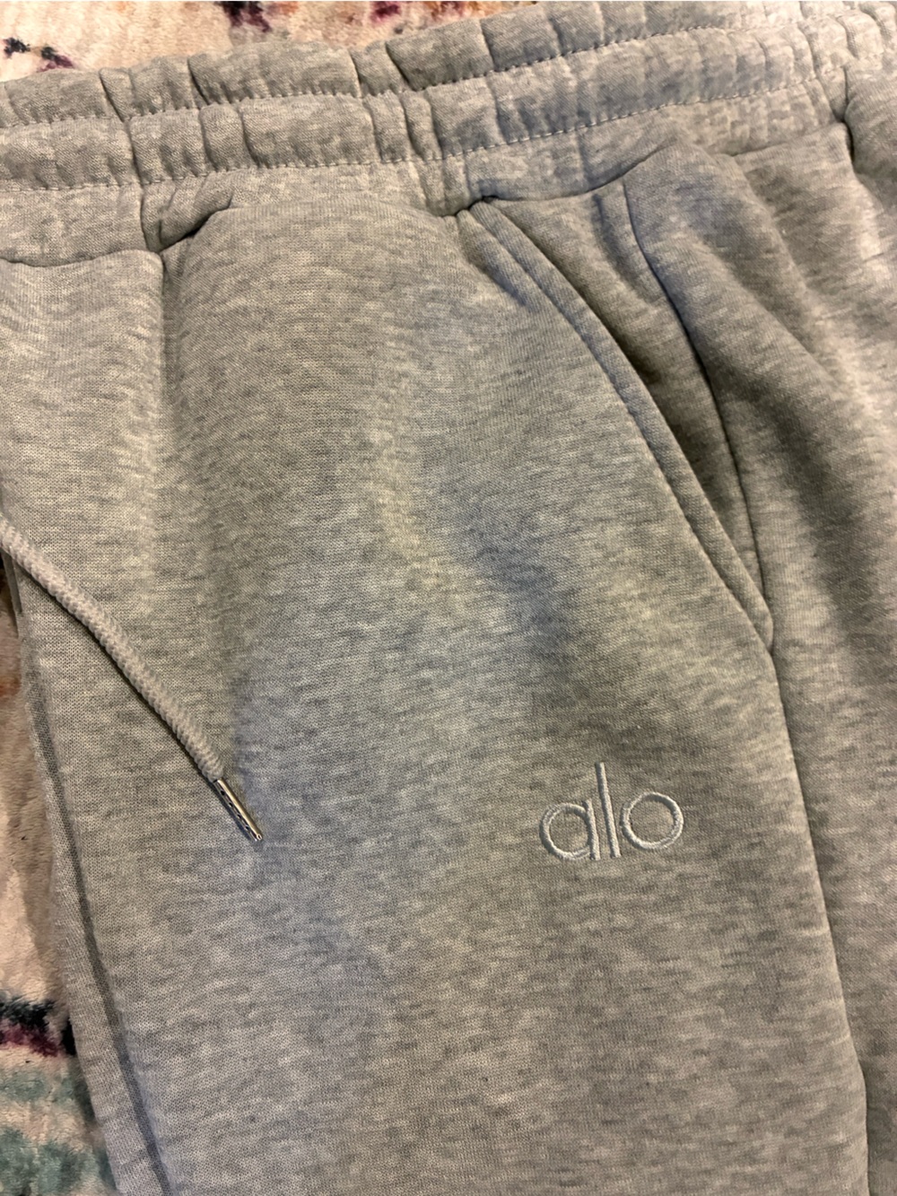 ALO Yoga Men’s Light Gray Embroidered Logo Sweatshirt Size Medium - Picture 3 of 4